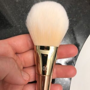 Real Techniques 100 Arched Powder Brush/ Bold Metallics Collection